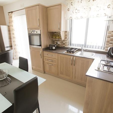 Waterside Apartments Marsalforn Rum bild