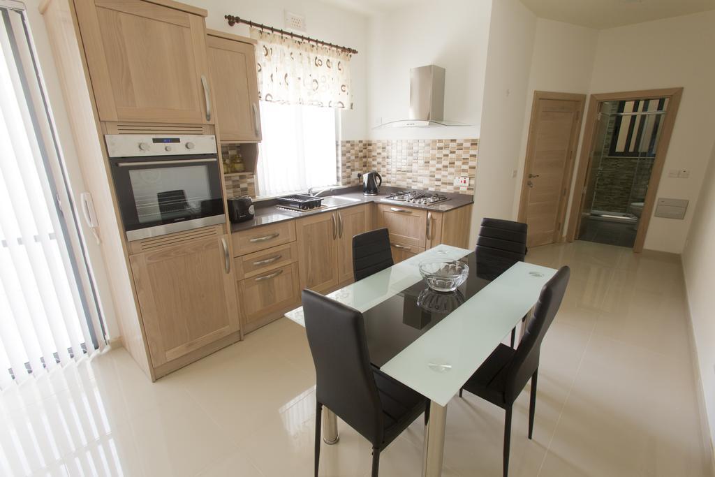 Waterside Apartments Marsalforn Rum bild